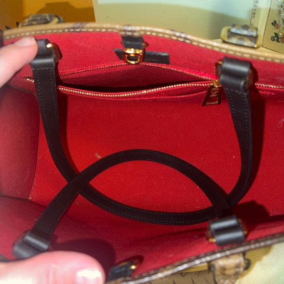 LOUIS VUITTON ON THE GO MM MONOGRAM PURSE - Picture 7 of 10